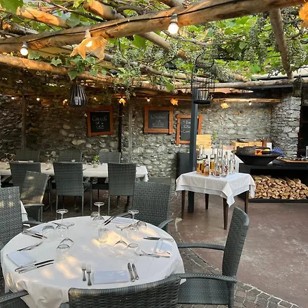 Hotel Ristorante Degli Angioli *